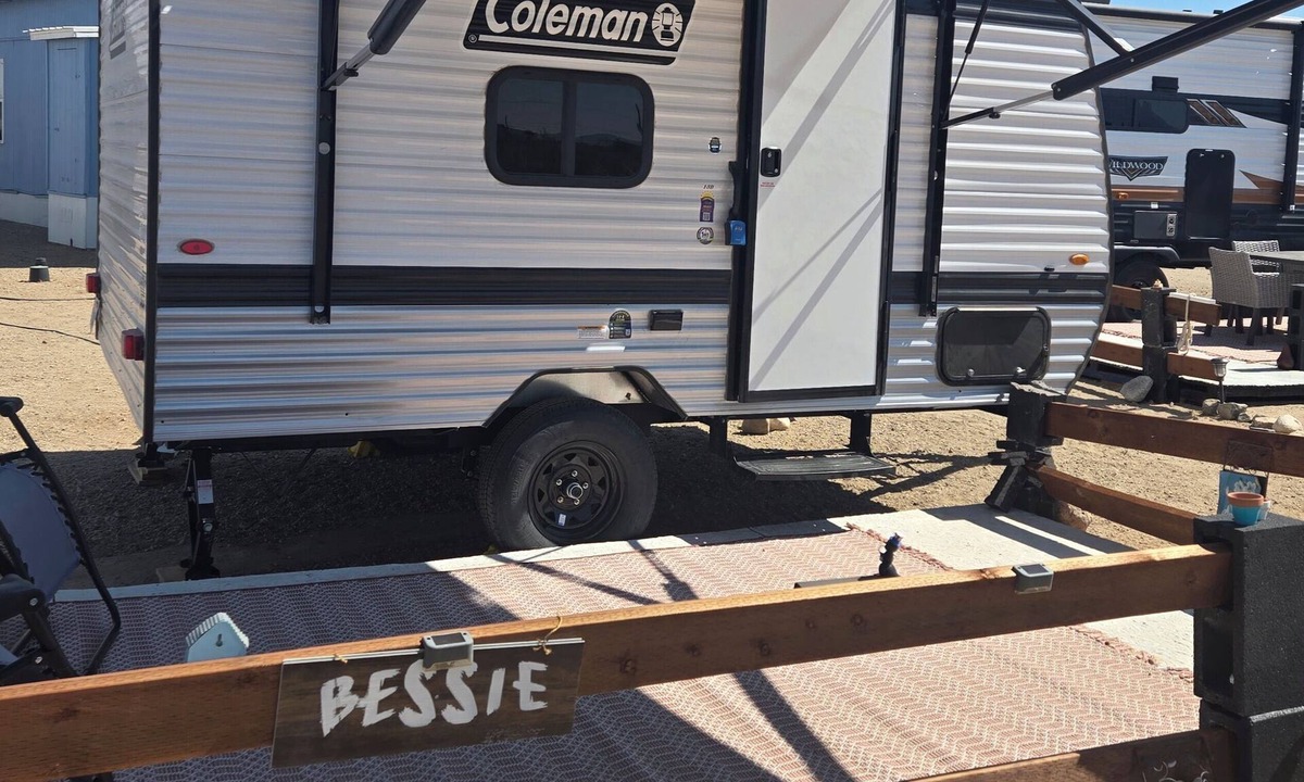 Dolan Springs House | Welcome to Bessie, Cozy RV in charming Dolan Springs with many amenities!