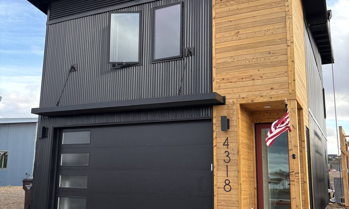 Redmond Apartment | Welcome to your cozy, studio apartment with a patio and mountain view