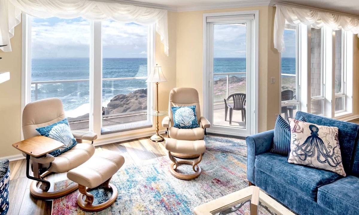 Depoe Bay Condo | Whale Watch Condo with Ocean Views & Pool