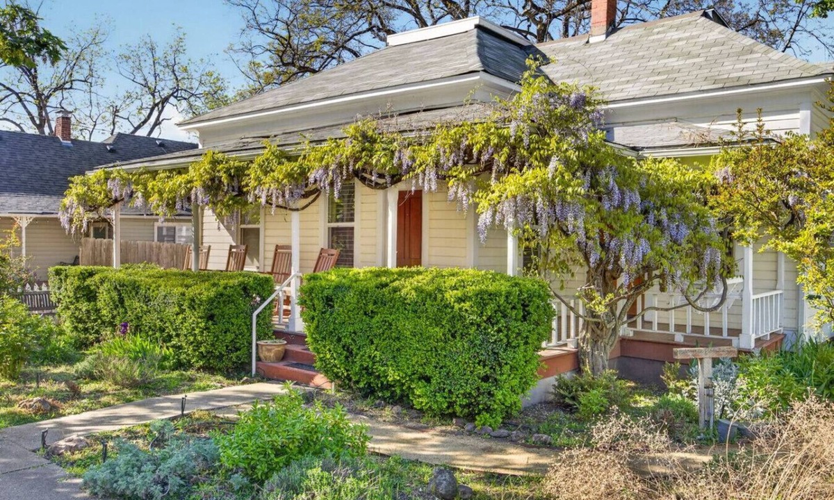 Historic Railroad District House | Whimsy on B | 2BR + Studio Near OSF