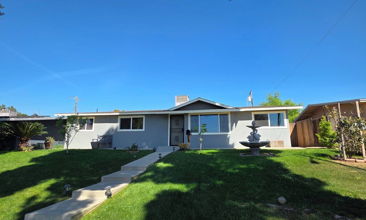 Bakersfield House | Wi-fi/Pool/Ac/Parking/Patio/Grill/Workspace/Ice Chest.
