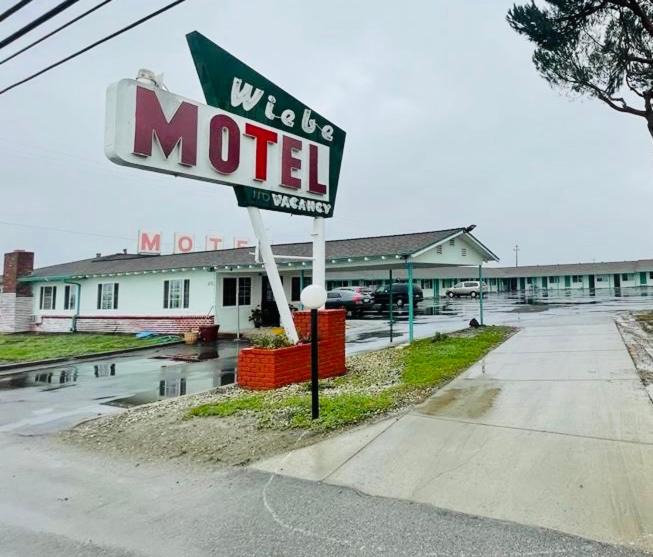 Hollister Hotel | Wiebe Motel
