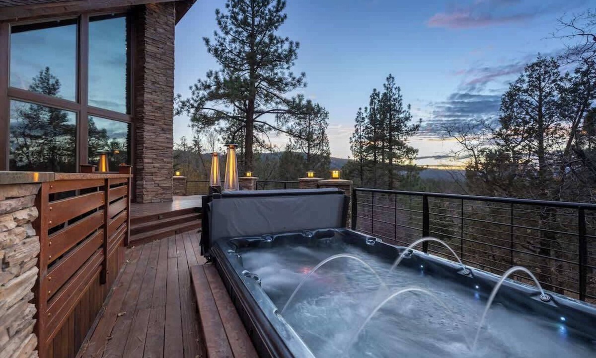 Upper Moonridge House | Wild Horse Estate. Huge spa. 17 Acres. EV, A/C!