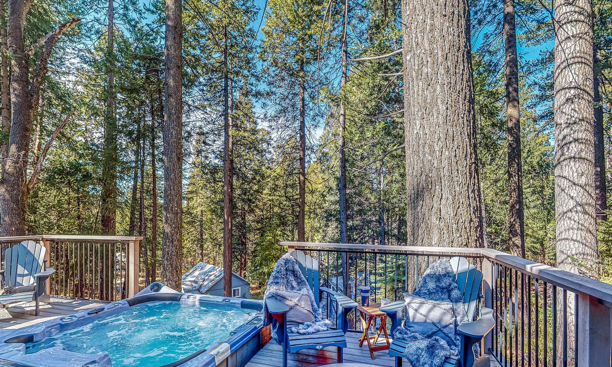 Alta House | Wilderness retreat with hot tub & balcony access