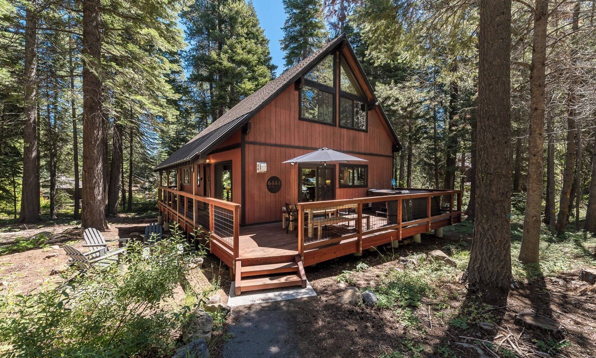 McKinney Estates Cabin | Wonderful cabin w/HotTub in charming Homewood, very close to Chambers Landing.