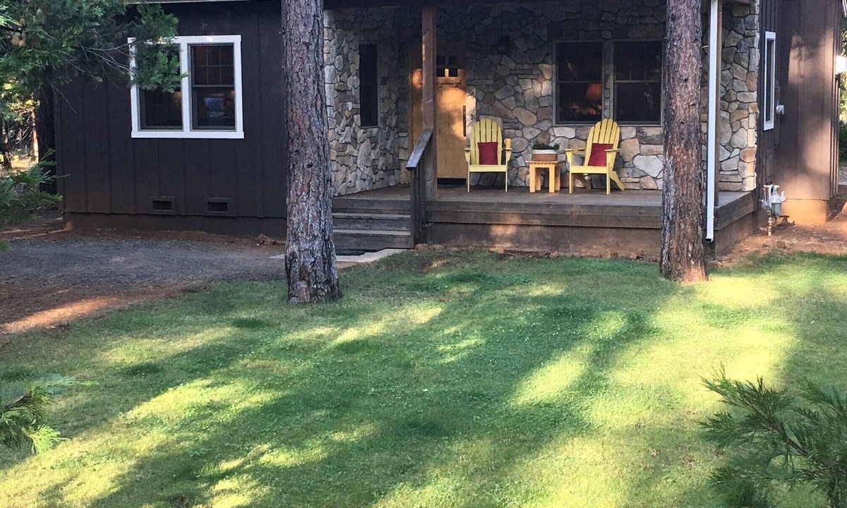 Burney House | Wonderful Winter Escape with Mountain views in Forest-like setting
