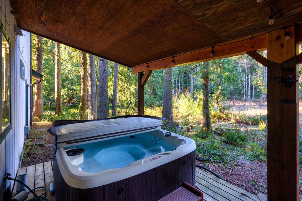 Zigzag House | Woodland Hideaway, Dog-Friendly, Hot Tub