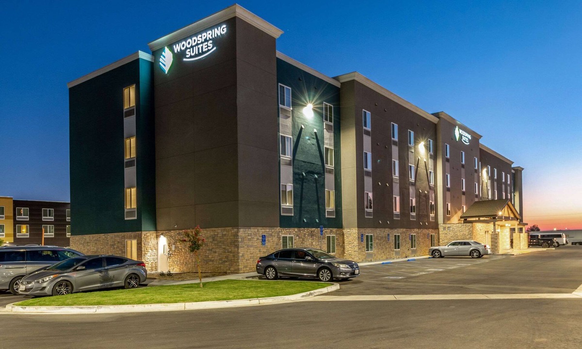 Greenacres Hotel | WoodSpring Suites Bakersfield Airport