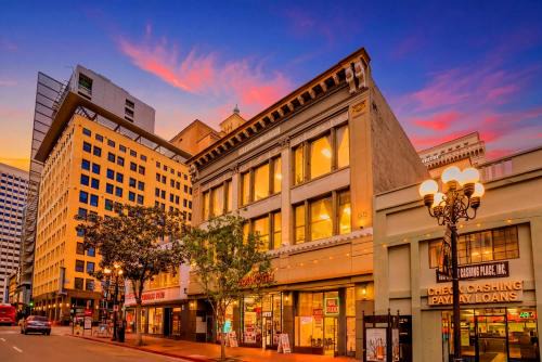 Gaslamp Quarter Apartment | Woolworth Loft - Elegant Stay with City Views