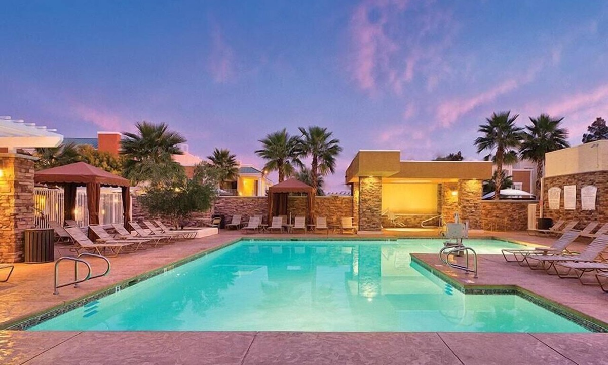 Las Vegas Condo | Wyndham Tropicana Resort | Five Luxury Suites