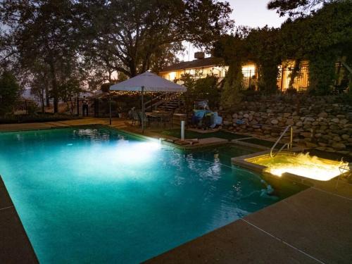 Mariposa House | Yosemite Mountain Top Retreat Hilltop Manor Pool Spa