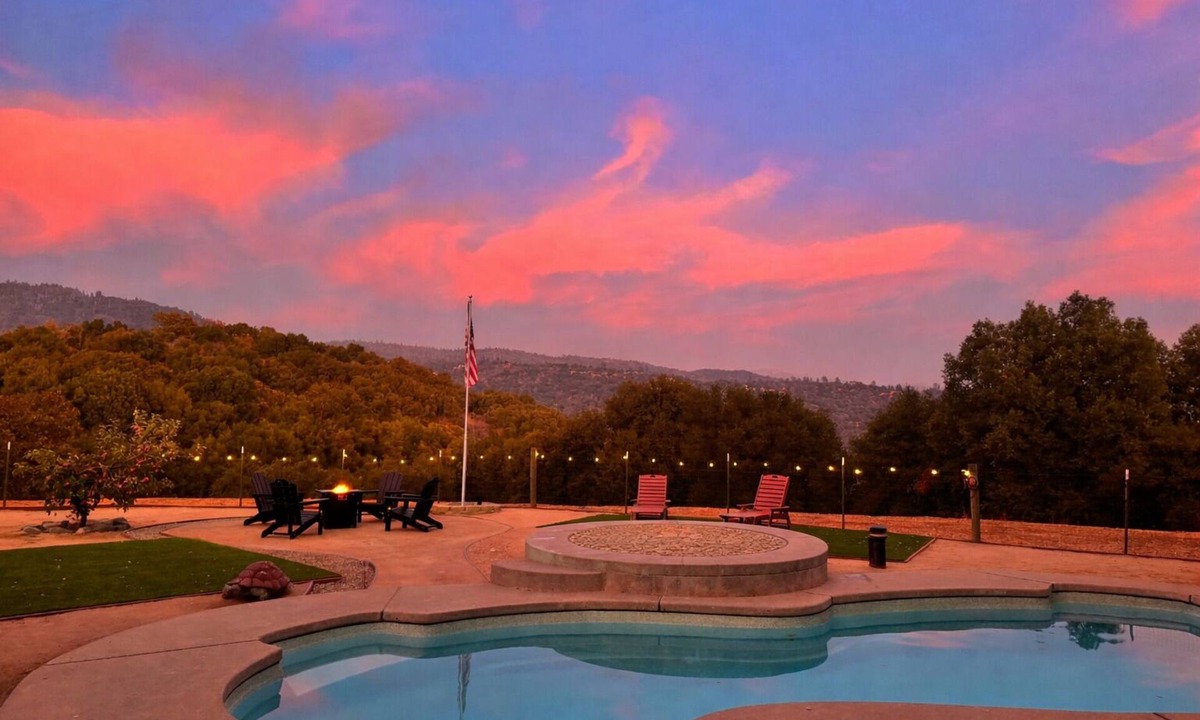 Ahwahnee House | Yosemite Retreat w/Pool,Spa,Gold Panning,Bocce,BBQ,Fire pit