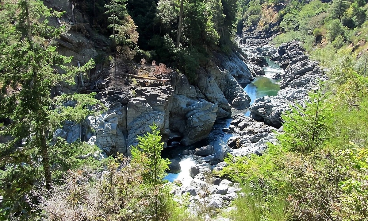 Grants Pass Hotel | You Found it! Family-friendly Unit. Located in the Heart of Grants Pass, Oregon!