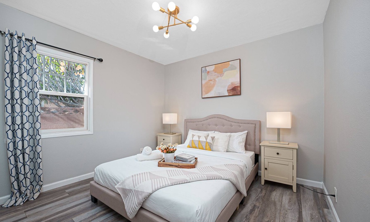 Orange House | Your Disney Retrested! Entire 5 BR Back Yard Parking