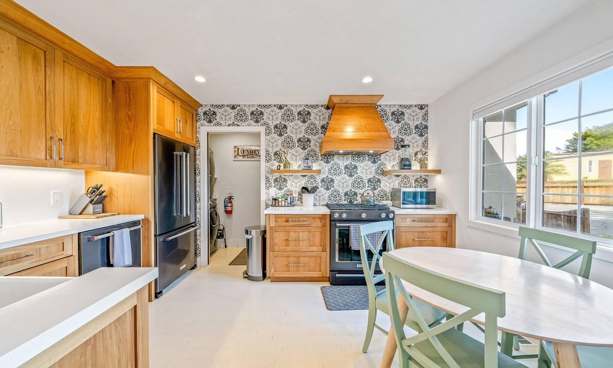 Seaside Cottage | Your Dream Seaside Vacation! Charming 2 BDR Home