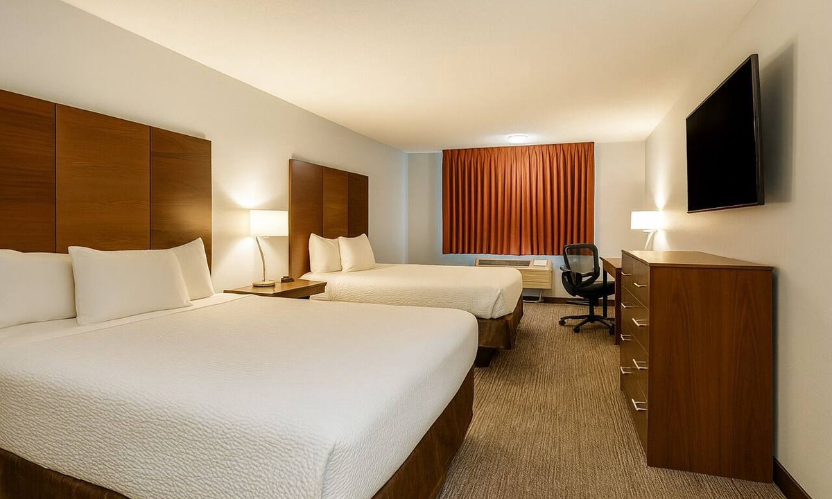 Grants Pass Hotel | Your Home Away From Home! 2 Amazing Units! w/Pool Access, Near Rogue River