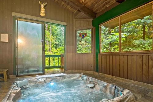 Rhododendron House | ZigZag Basecamp · Cozy Cabin Perfect for Nature Escapes w/Hot Tub
