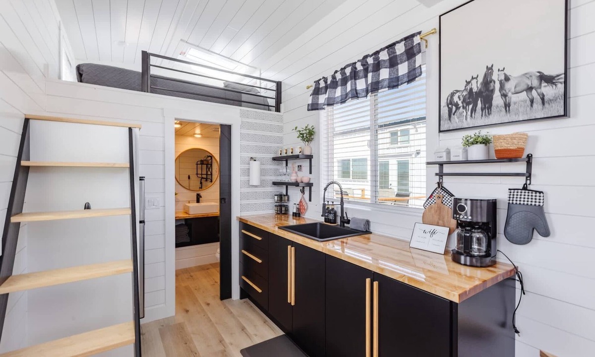 Apple Valley House | Zion Tiny Home Hot Tub Gooseberry Mesa Trails