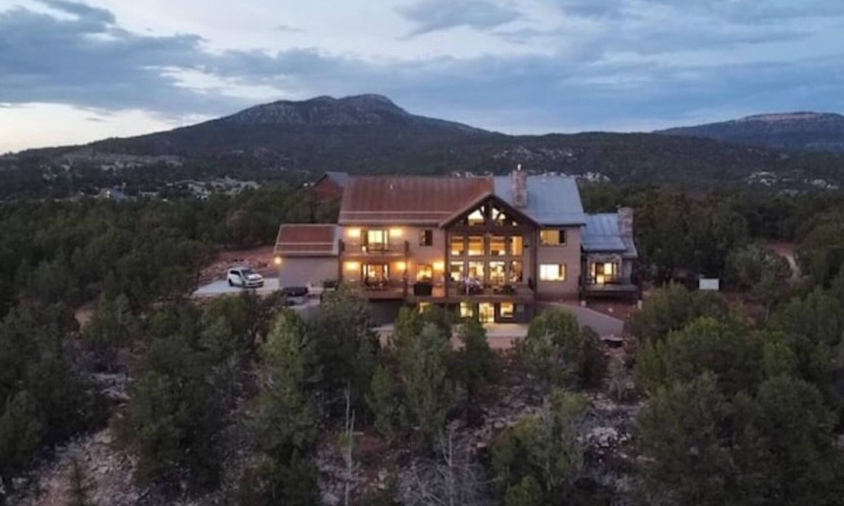 Zion National Park East Entrance House | Zion Views- Kolob Cabin + Resort Access