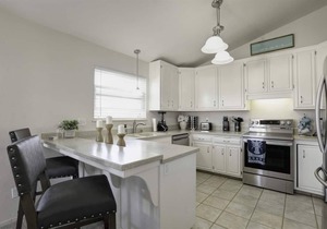 3 Bedroom, 2 bathrooms, steps to the sand, sleeps 8