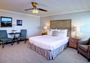 456 Embarcadero Inn & Suites