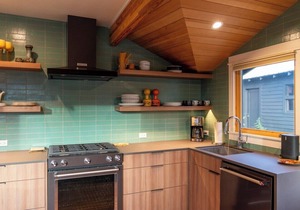 Bluebird Day - Delaware House, Old Downtown Bend, Hot tub and modern amenities.