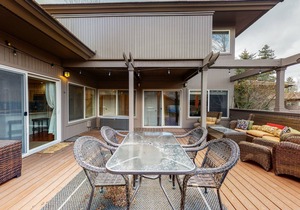 Broken Top townhome with private hot tub, deck, grill, fast WiFi, & washer/dryer
