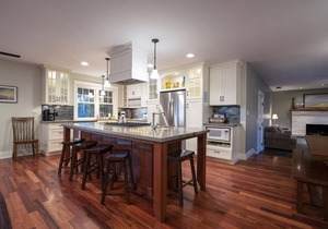 Comfortable and Luxurious Beach Home, Steps away from the Sand and Surf