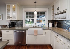 Comfortable and Luxurious Beach Home, Steps away from the Sand and Surf