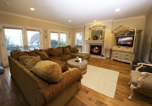 Fab Custom Home, Close to downtown! Pet Friendly.