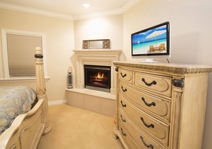 Fab Custom Home, Close to downtown! Pet Friendly.