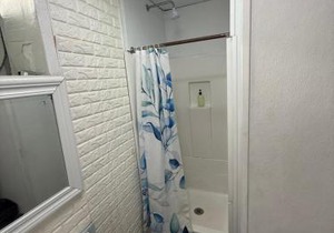 ITH San Diego Beach Bungalow Surf Hostel
