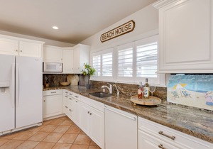 LOCATION, LOCATION, LOCATION! 7 Bedrooms - VIEW - Steps to Sand/Ocean/Pier