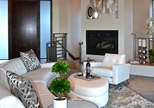 Luxury ~ Stunning Views From It's Hilltop ~ Only 3 Blocks To Downtown Paso