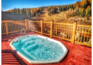 Morning Eagle Lodge Unit 202: Ski-In/Ski-Out with Roof Top Hot Tub
