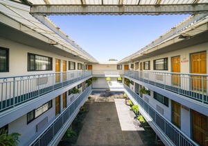 Nob Hill Motor Inn