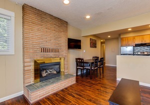 Oceanview Condo with Easy Beach Access & Full Kitchen - Dogs OK
