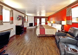 Red Roof Inn & Suites Monterey