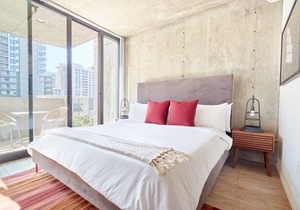 Sonder | The Continental | Chic Studio + Balcony