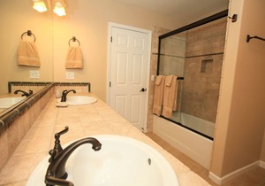 Spacious, Beautiful New Townhome Close to Dwntn!