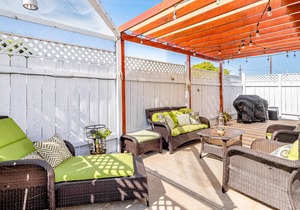 Stylish San Diego retreat in a great location with patio, W/D & full kitchen