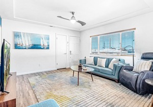 Stylish San Diego retreat in a great location with patio, W/D & full kitchen