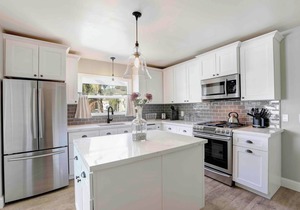 The Lucky One historic Avila Beach cottage just steps from beach & downtown