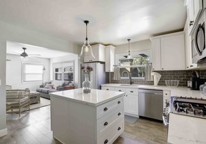 The Lucky One historic Avila Beach cottage just steps from beach & downtown