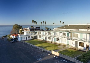 Tides Oceanview Inn and Cottages