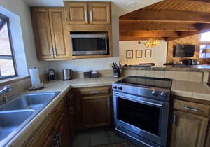 Two master bedrooms! Near Eagle Lodge, ice rink, sledding, M.C. Park, and golf.