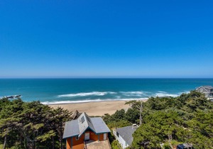 Upper Level Condo with Private Balcony & Nearby Beach Access - Dog-Friendly