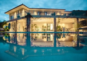 Vista Verde by AvantStay Isolated Villa w/ Tennis Court, Pool, Fire pit!