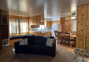 Whispering Pines - Cabin *9 (2 Bedroom)
