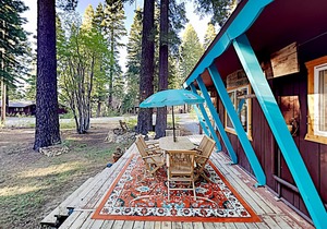 Woodsy hideaway with beach club, yoga, pool & tennis - 1 mile to ski slopes
